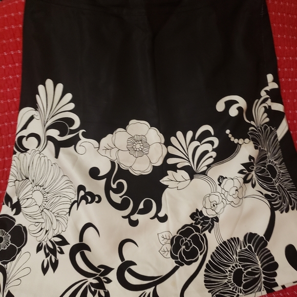 Skirt - Picture 2 of 5
